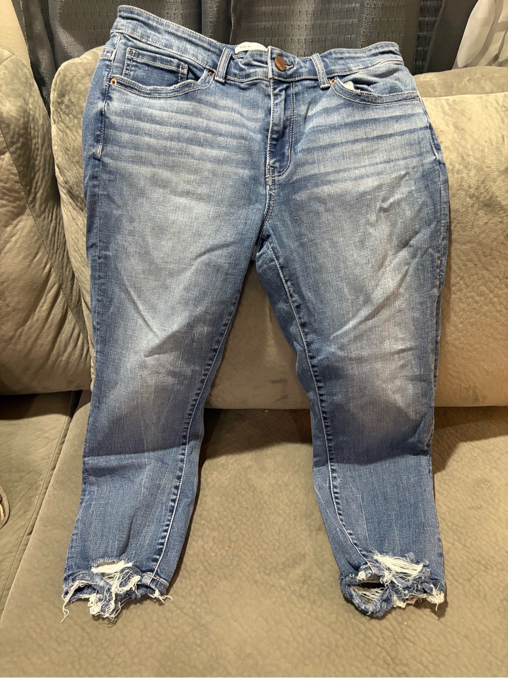 Cropped Distressed Women’s Skinny Jeans - Light Blue